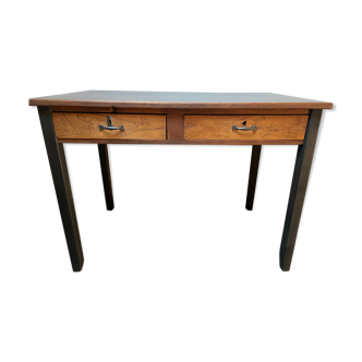 Desk / table
