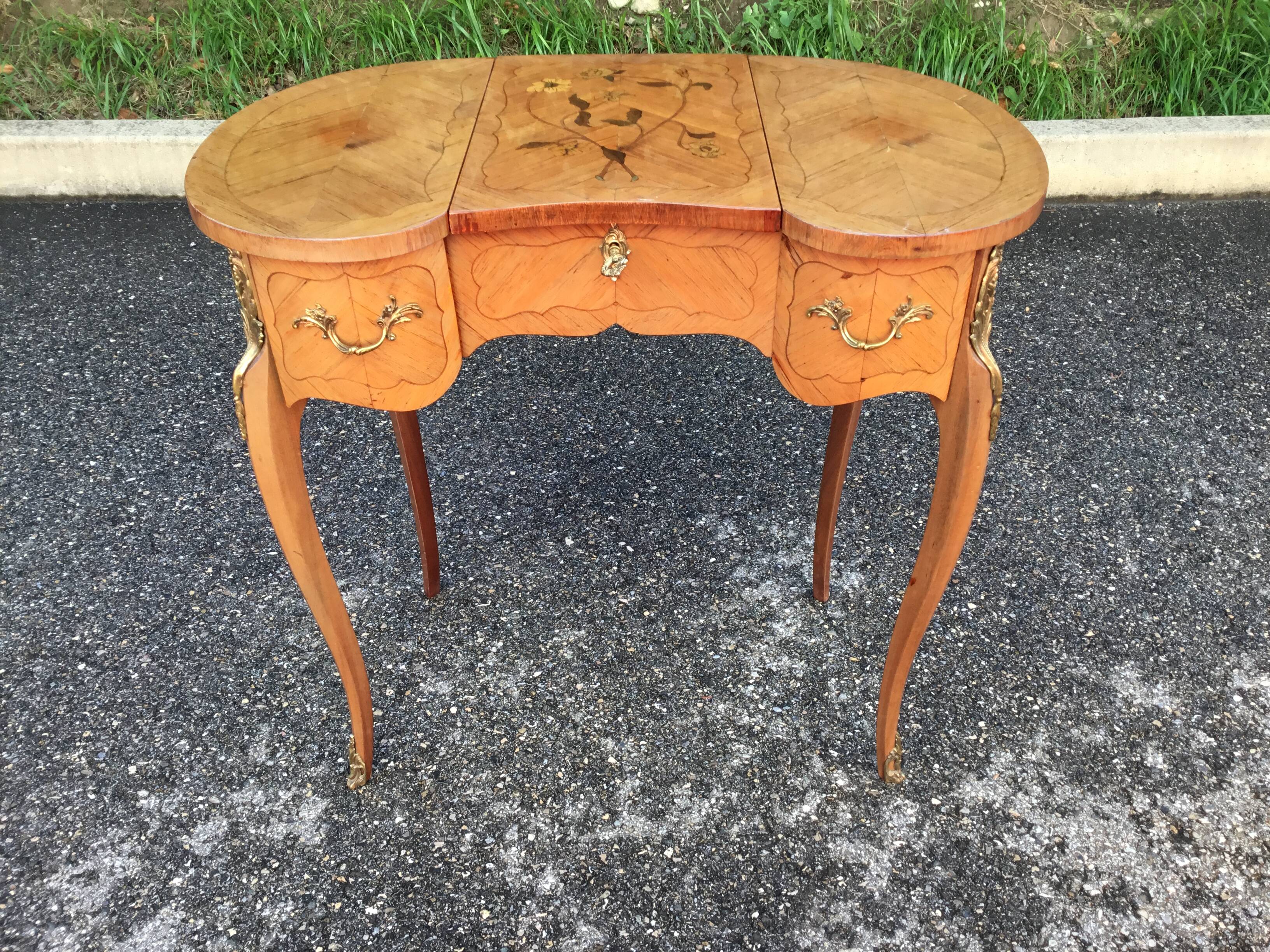 Dressing table marking rosewood