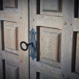 Meubles du milieu du siècle en chêne blanchi.