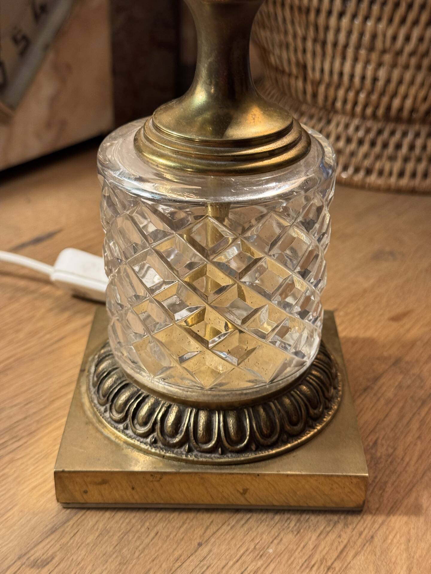 Vintage table lamp in brass and cut glass – Art Deco / Neo style