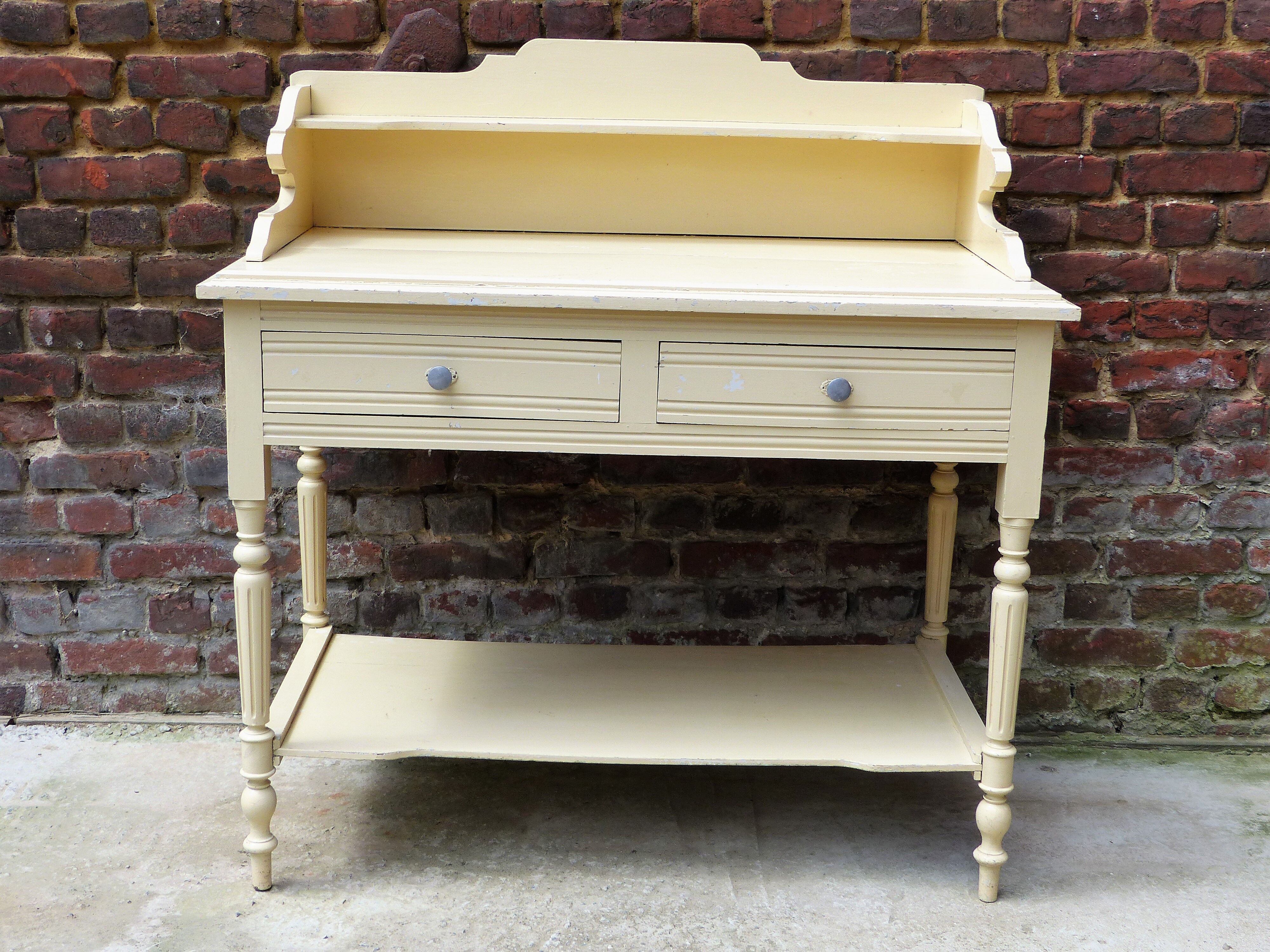 Dressing table toilet