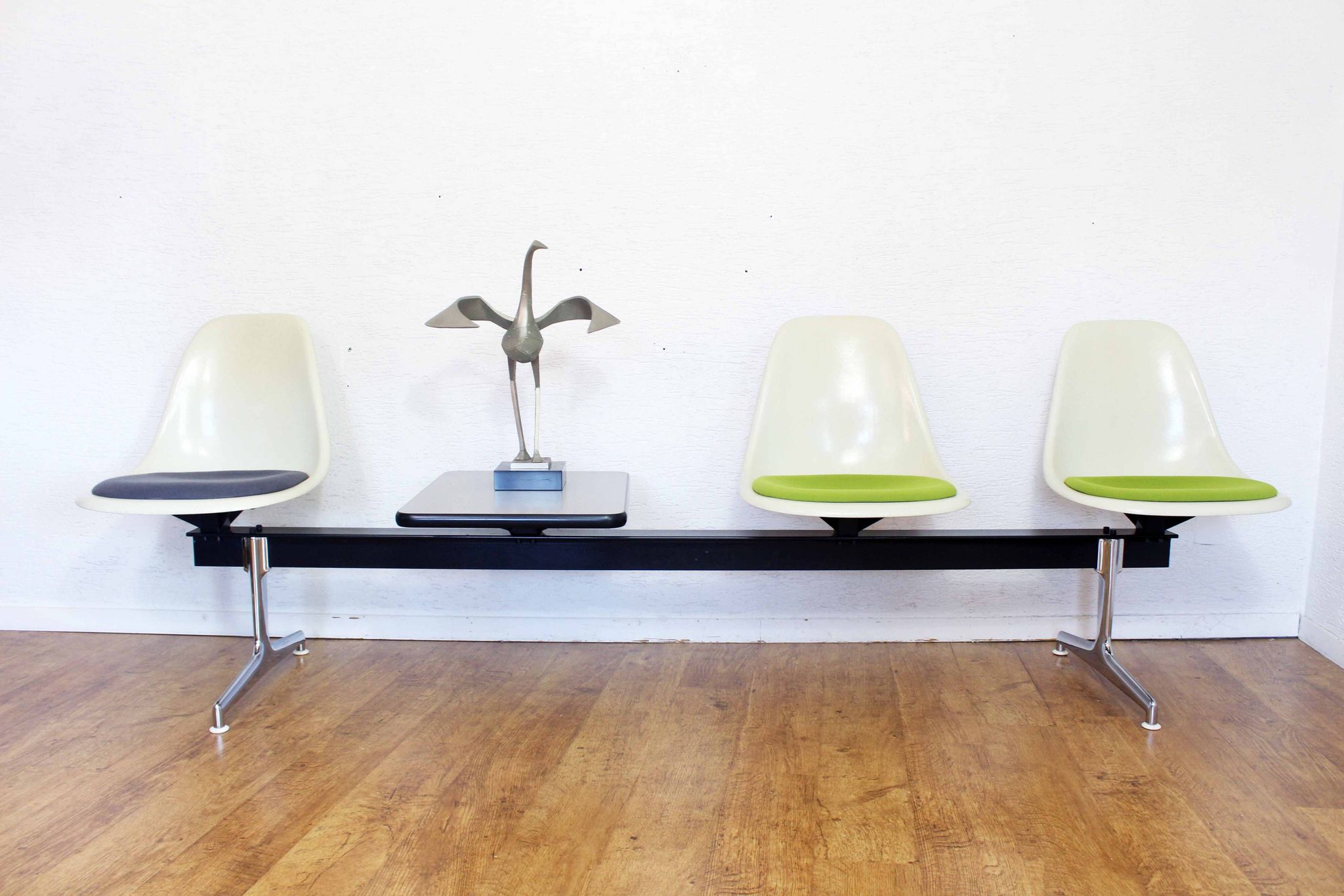 Eames 3-seater bench Vitra Edition 1970 Fibreglass
