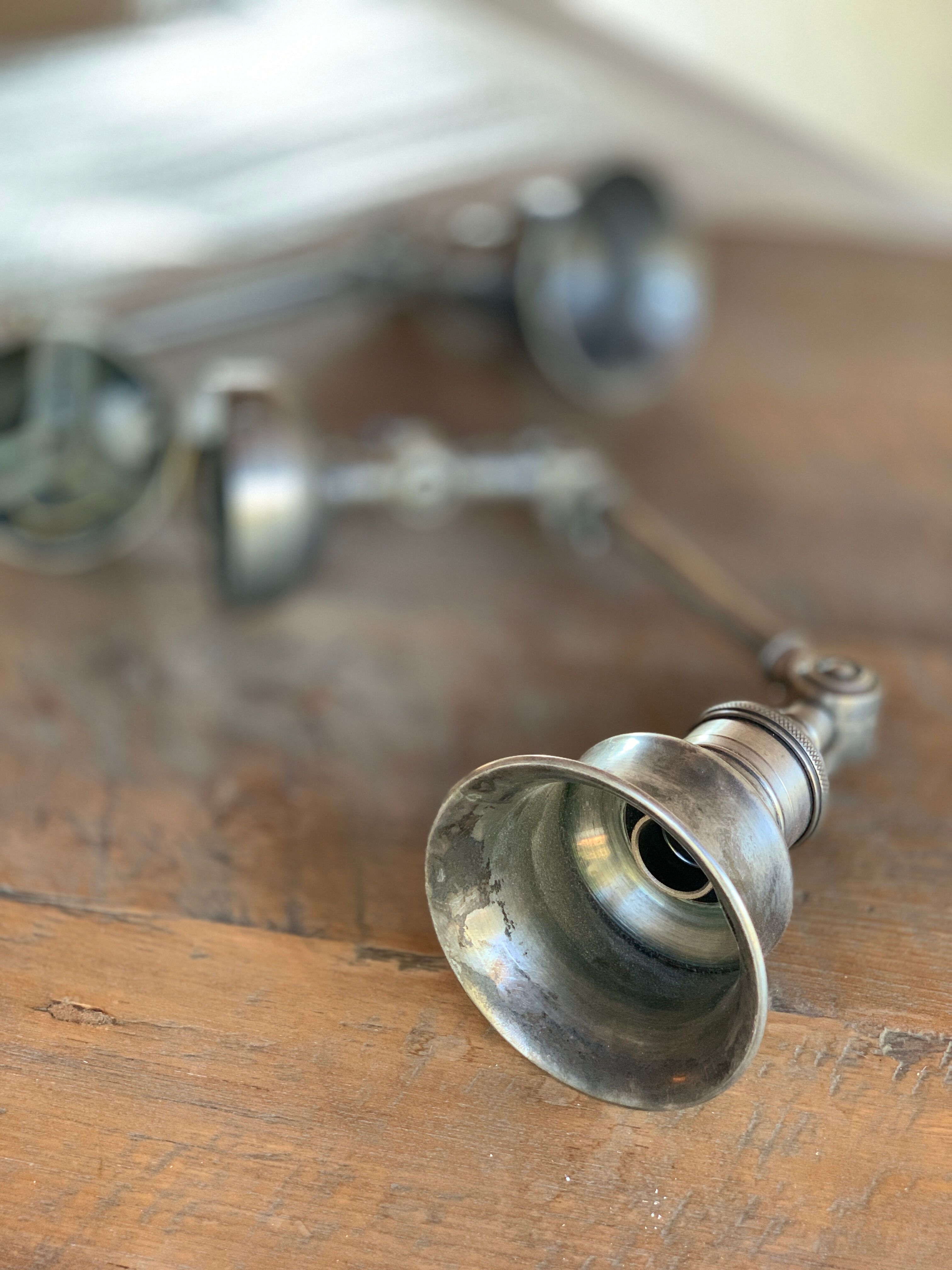 Double-arm articulated lamps of the chehoma brand