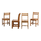 Suite de quatre chaises en pin, travail français, circa 1970