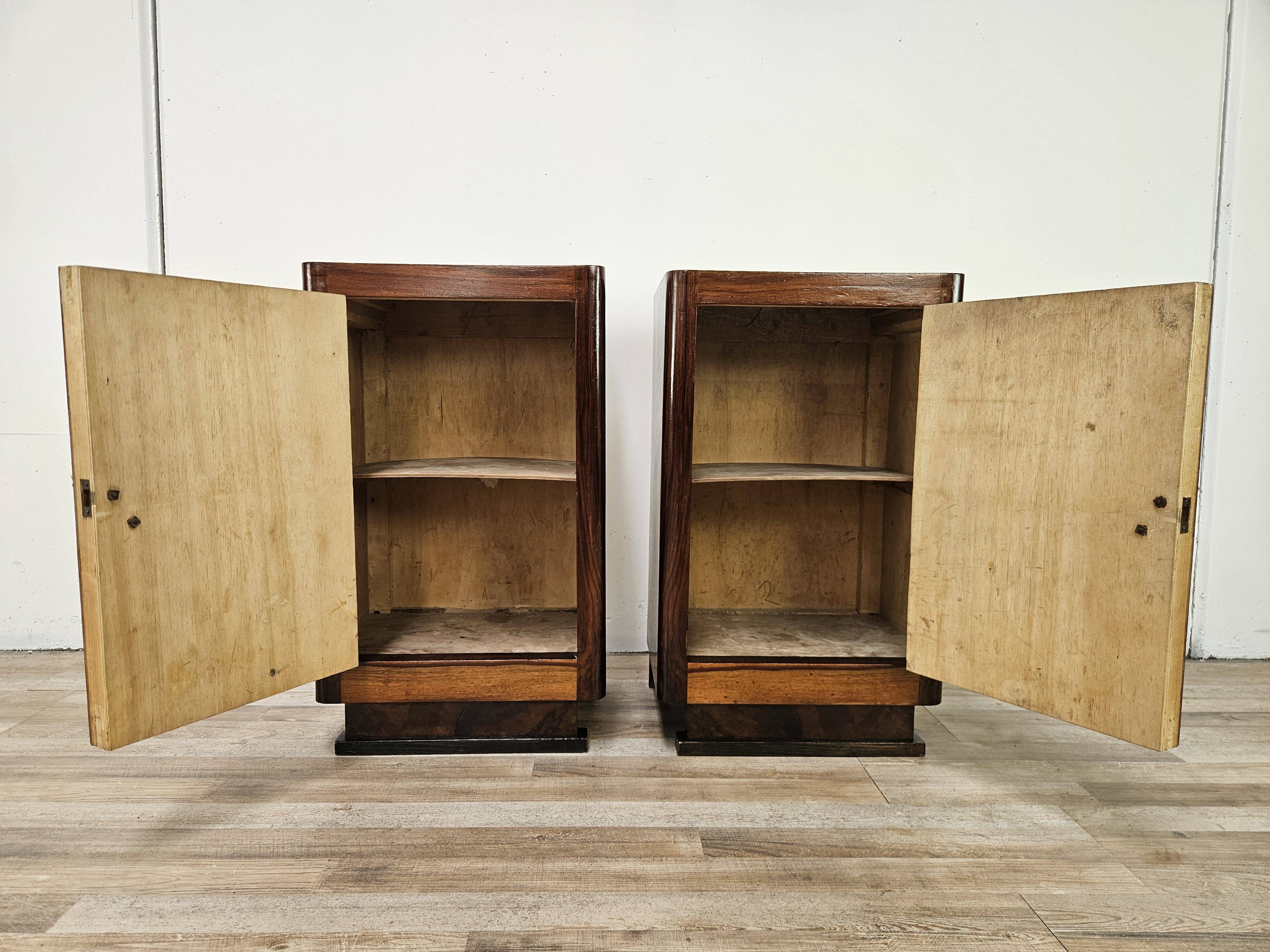Pair of 1930s Art Deco bedside tables in walnut burl with marble top