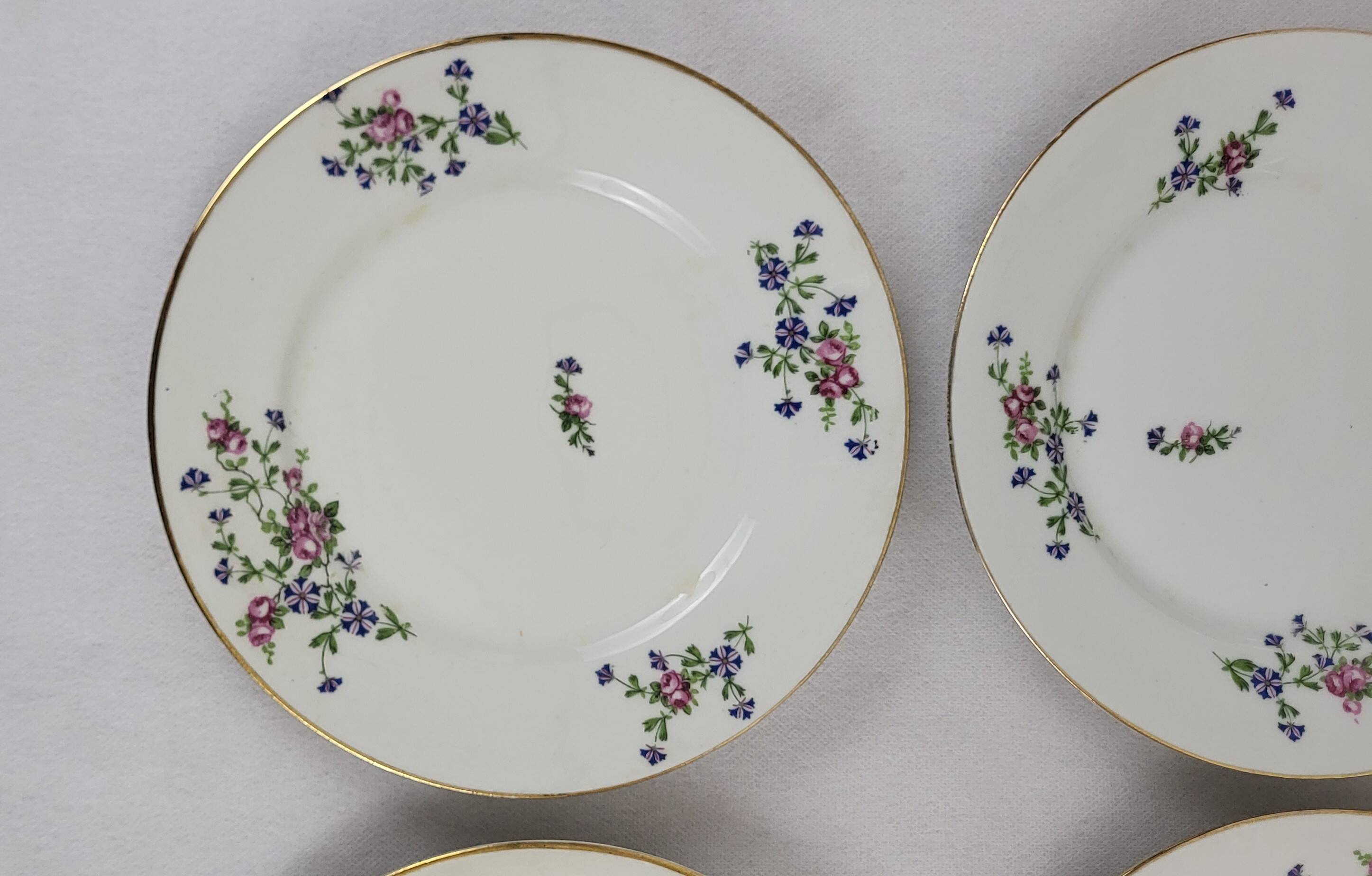 6 flat plates with cornflower decoration