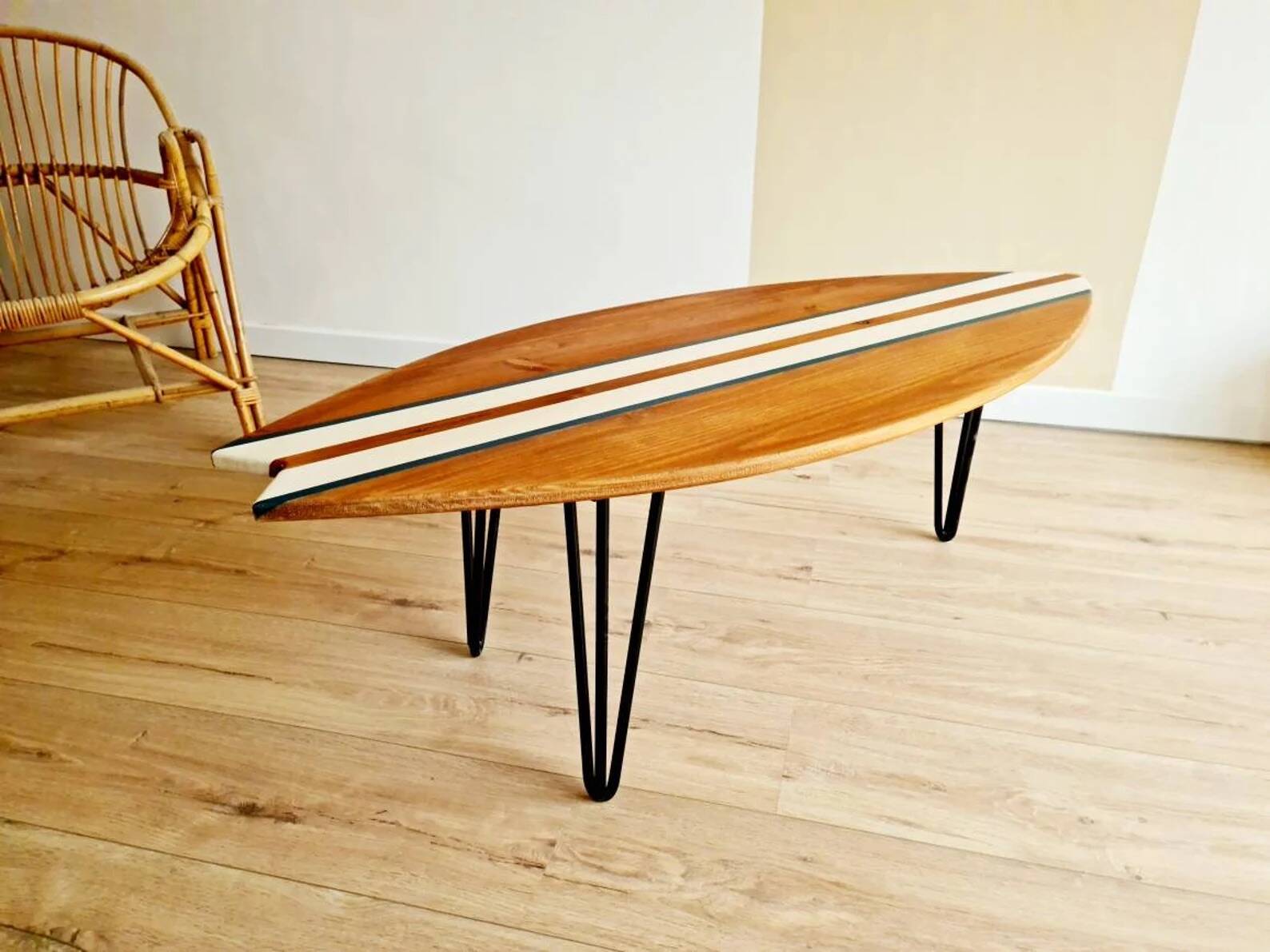 Surf coffee table | pin legs