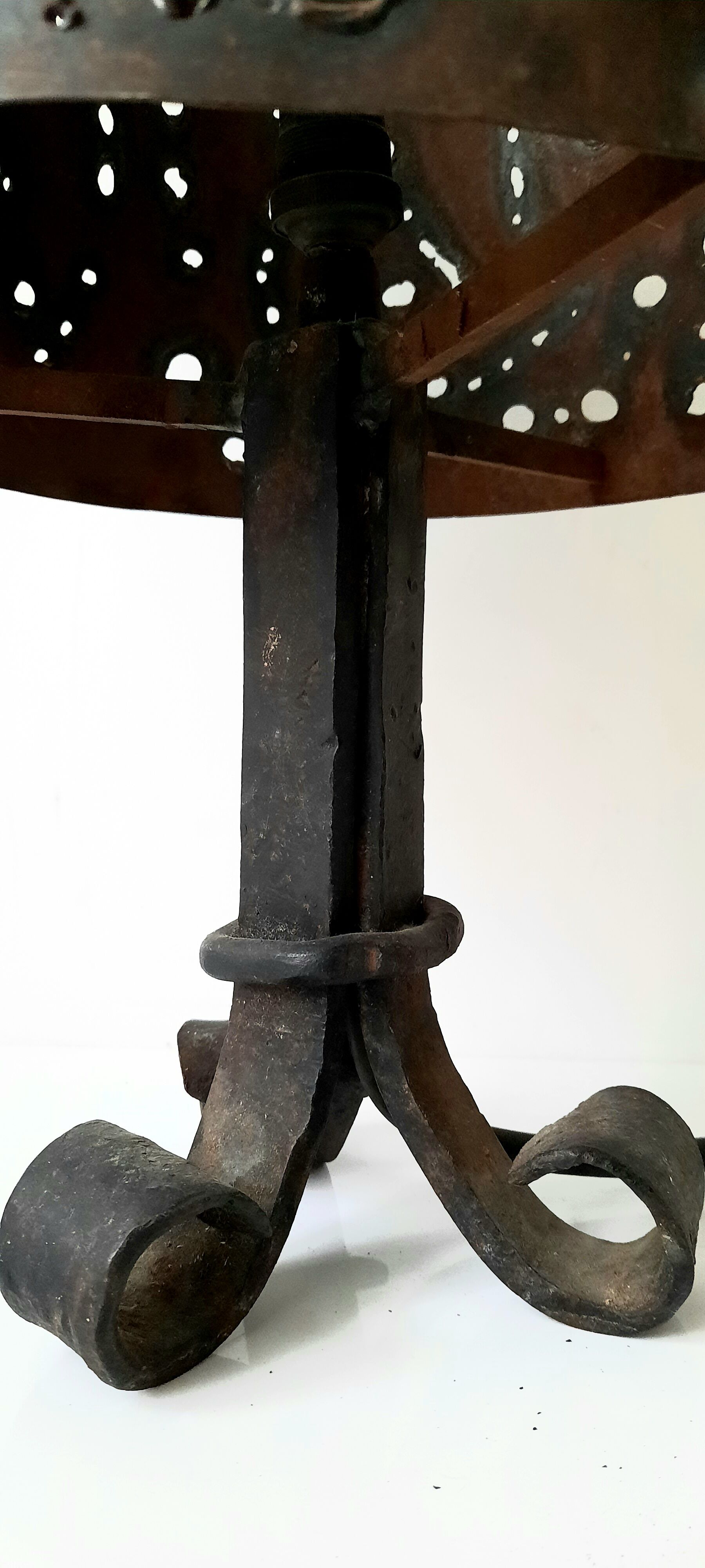 Brutalist lamp in iron of the 40s / 50s