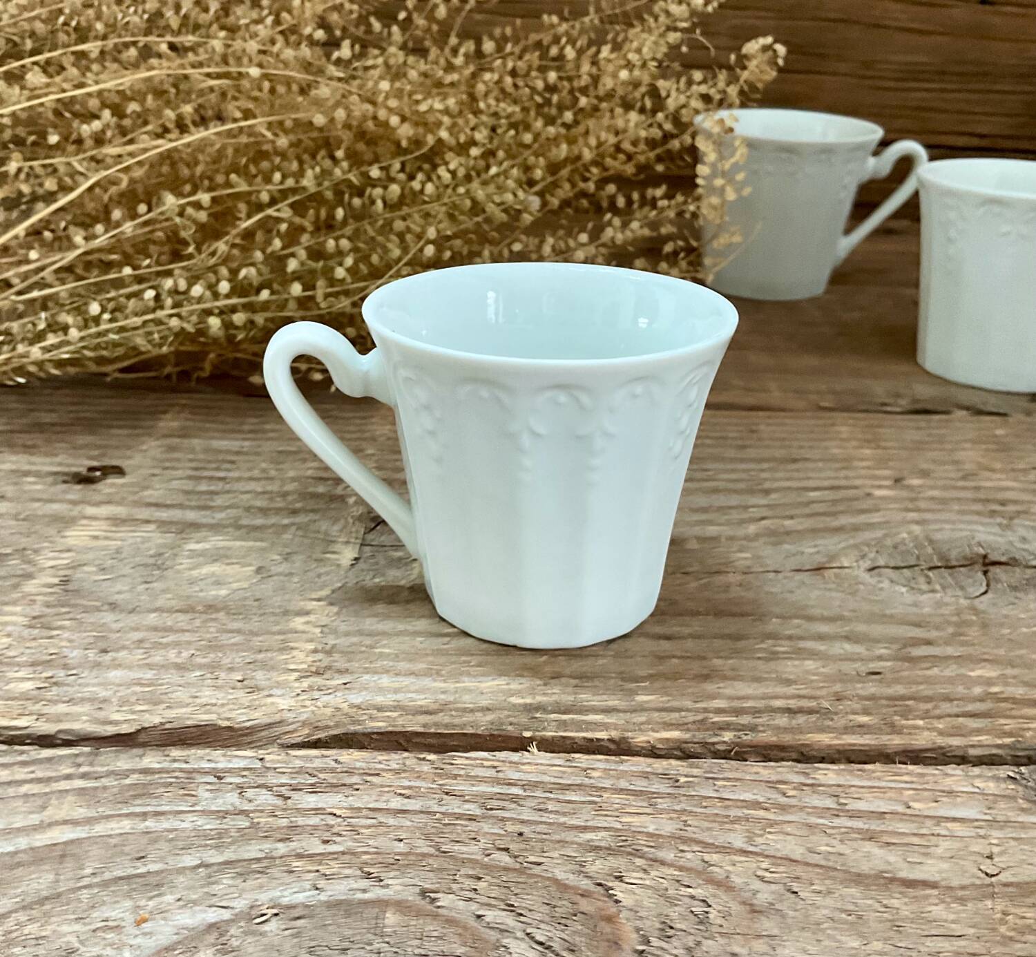 4 tasses vintage porcelaine blanche