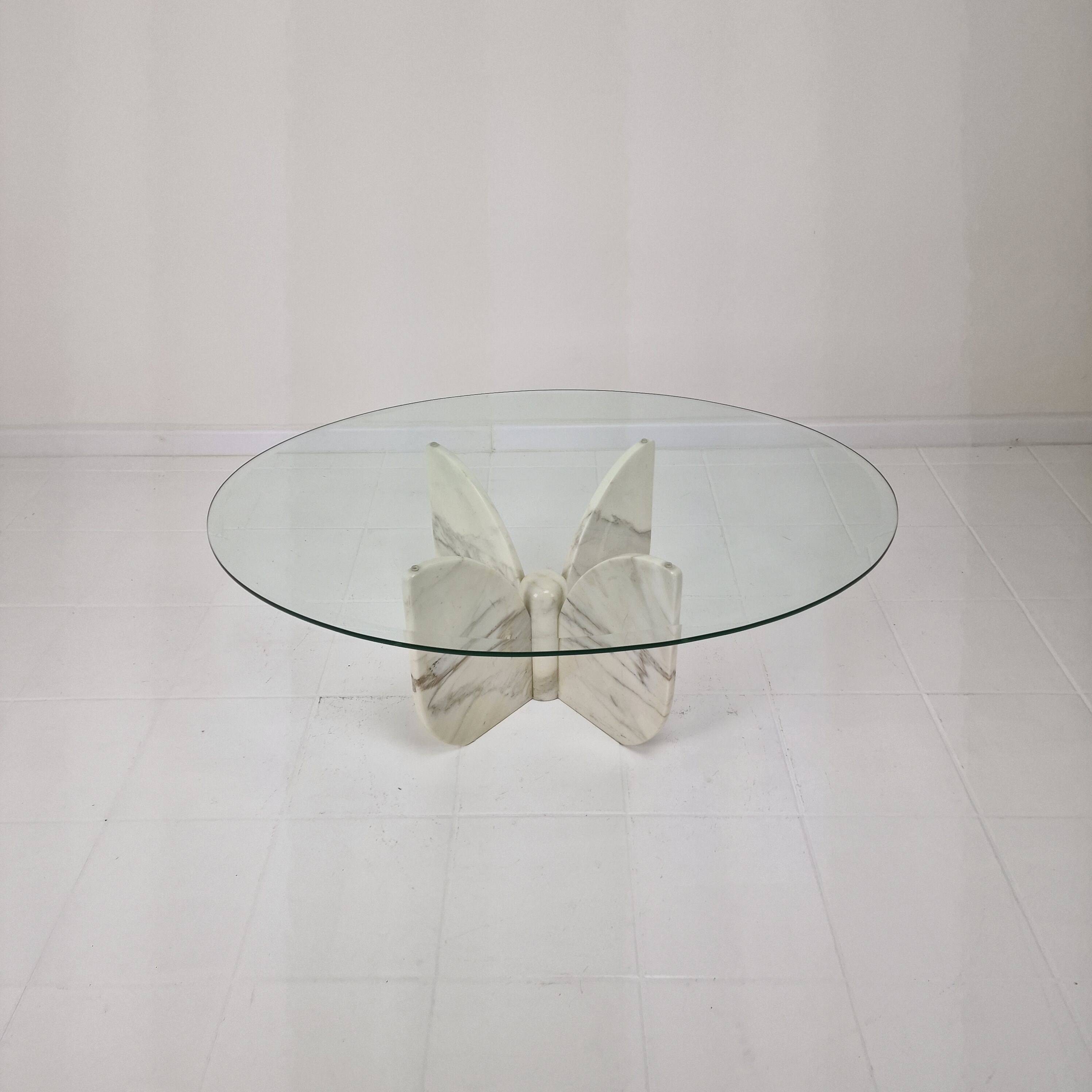 Italian "Flower" Coffee Table in Marble With Facet Cut Oval Plate, 1970s