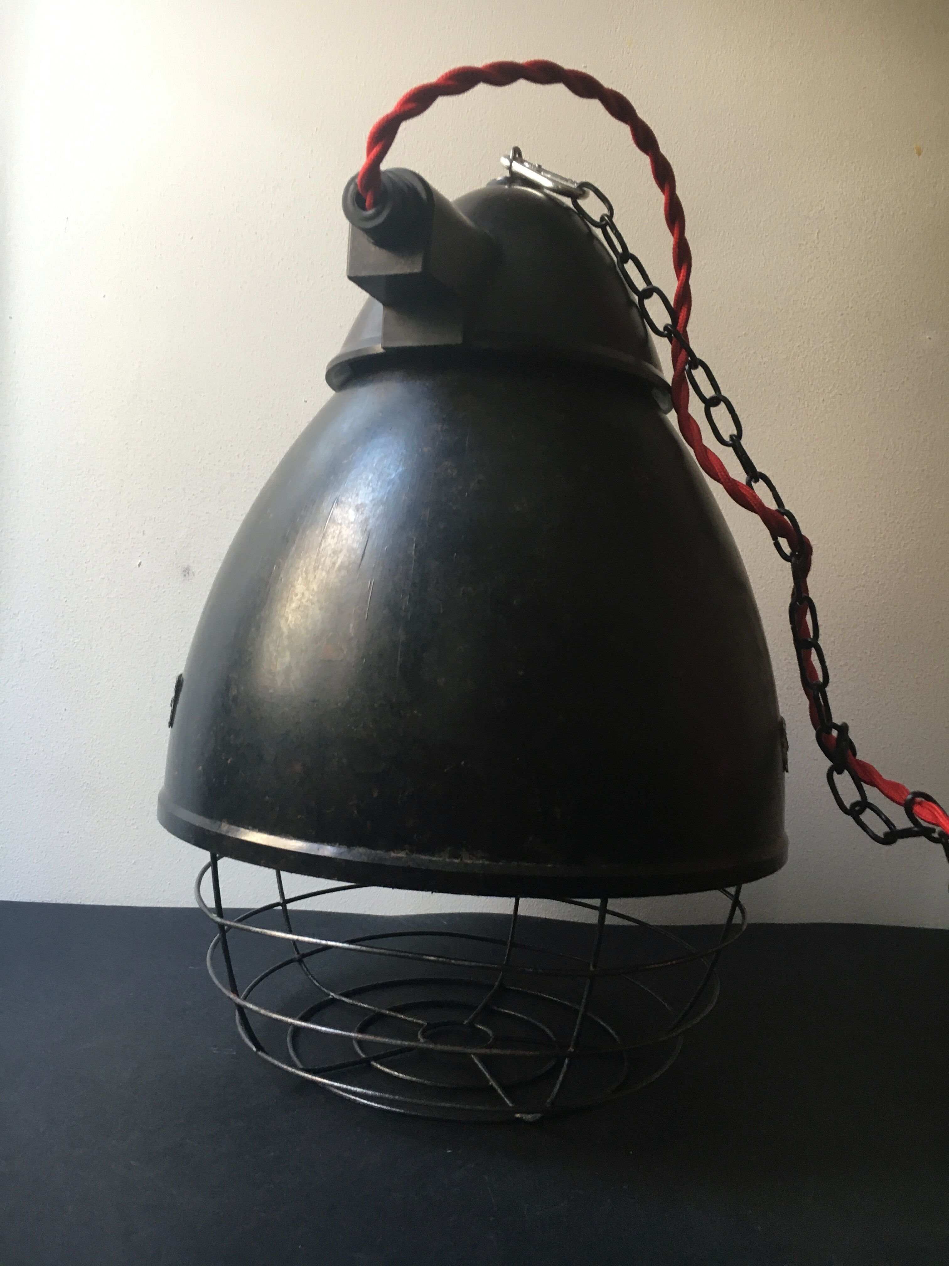 Old german bakelite round suspension