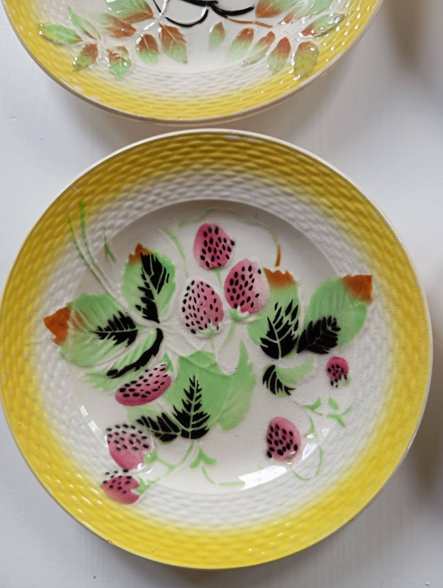 6 Art Deco dessert plates in barbotine. Moulin des Loups.