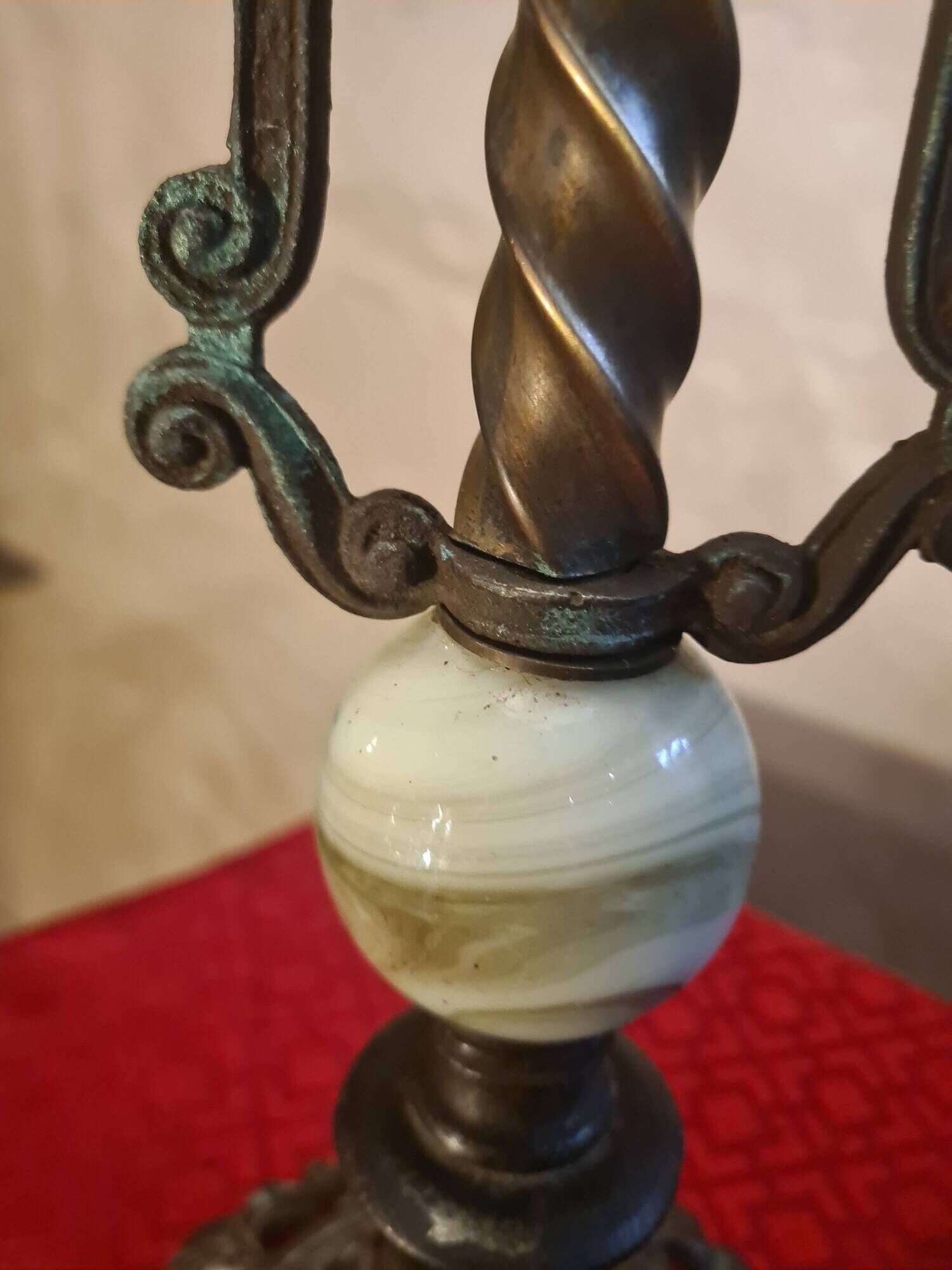 large bronze lamp from 1940 to 1950, glass globes 60x24, electrical in working order with pull switch