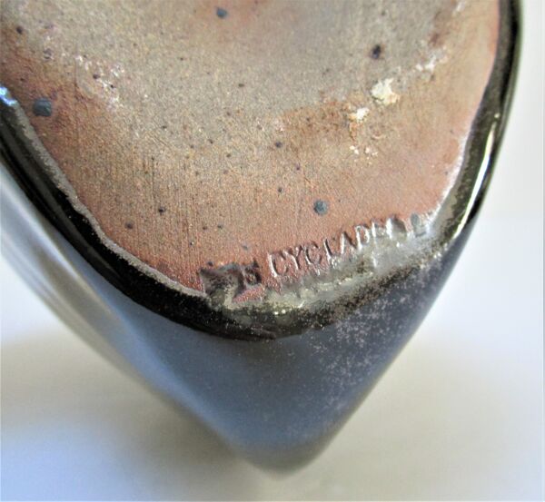 Vase bouteille grès émaillé noir par Roland Zobel