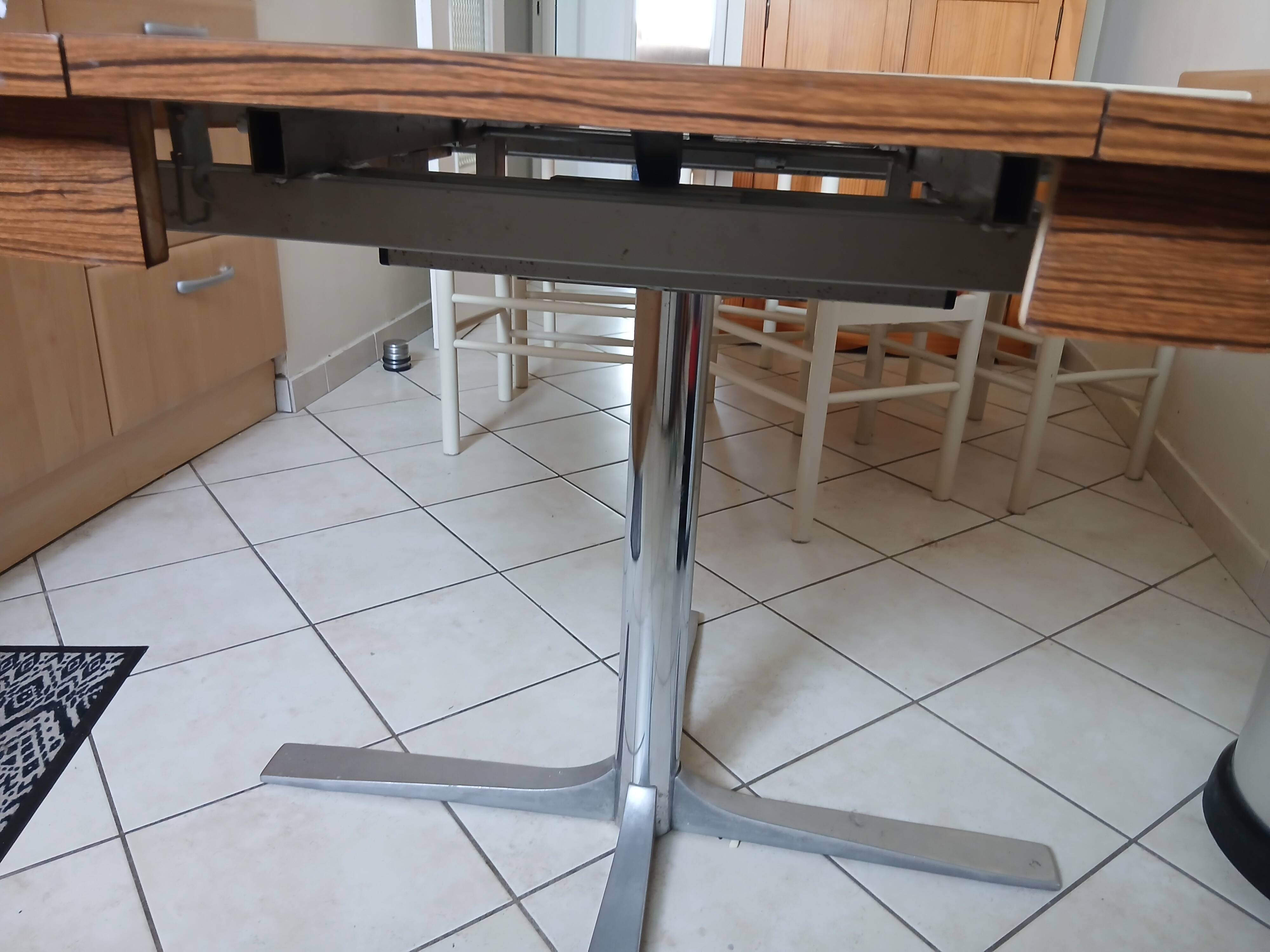 Round butterfly formica table