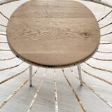 Fauteuil corbeille en métal et bois.