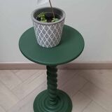 Pedestal table with turned foot