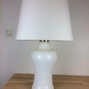 Lampe à poser opaline années 70 space age pied balustre