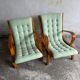 Ensemble de 2 fauteuils lounge vintage vert menthe rembourrés avec cadres en bois couleur miel