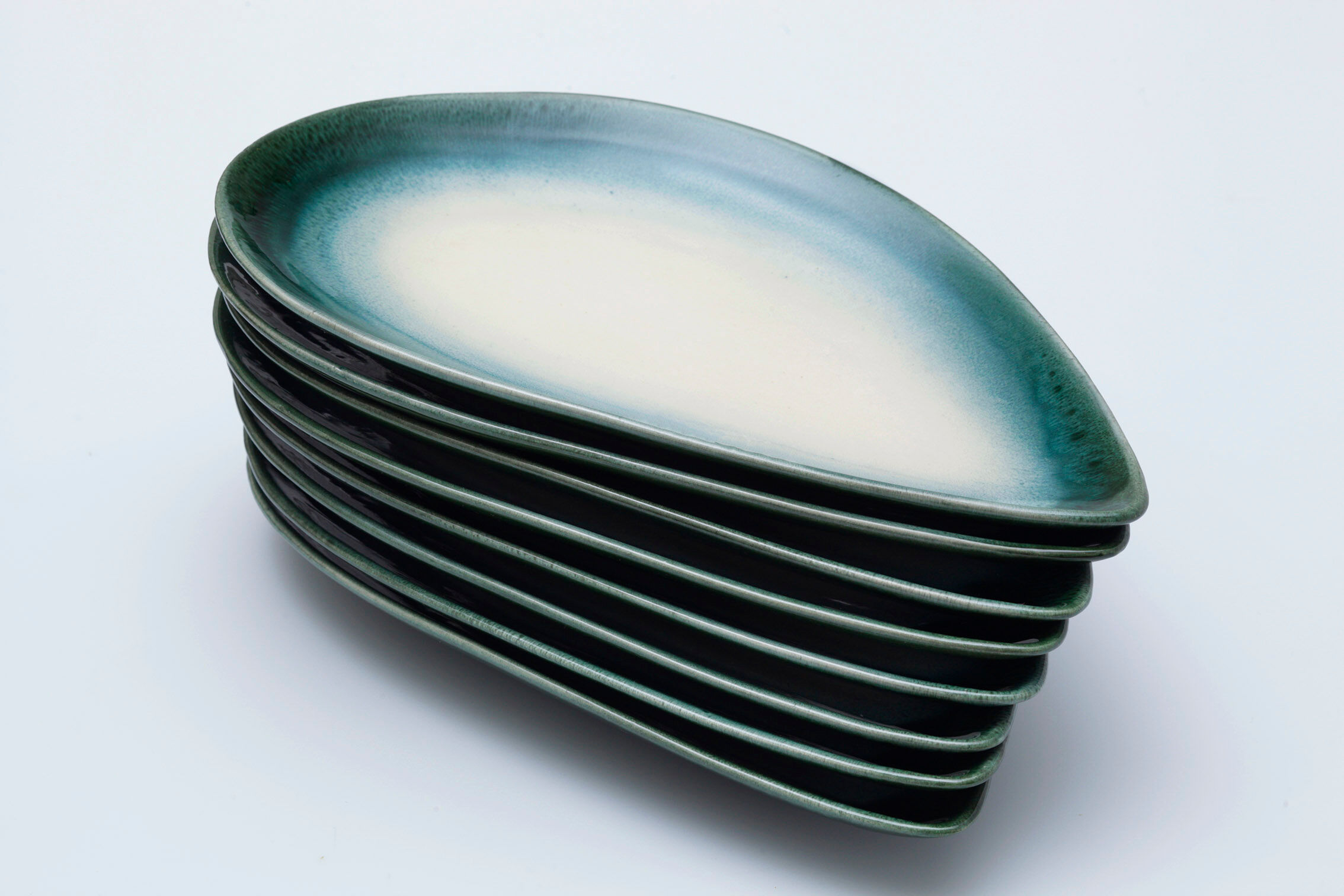 8 assiettes creuses en forme de moules celadon