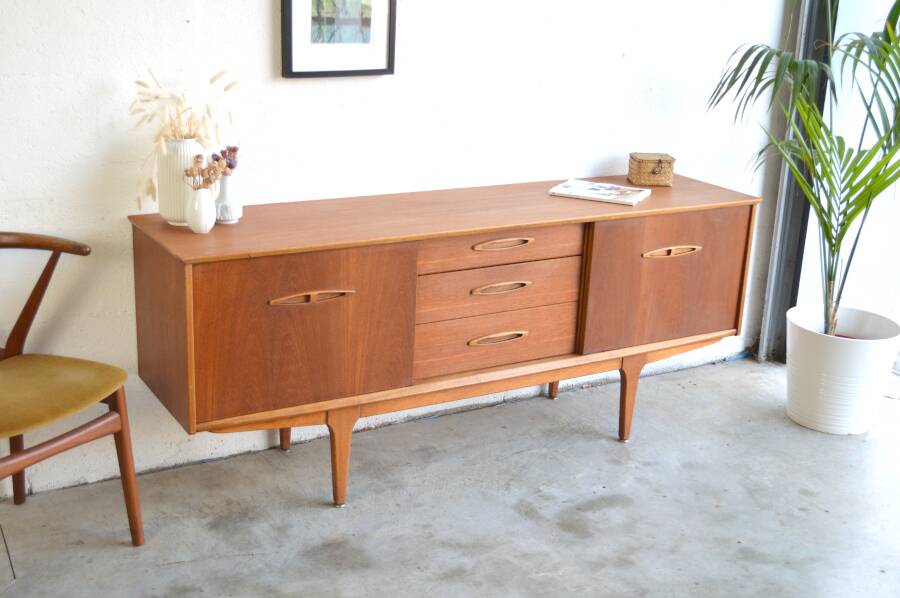 Sideboard with sliding doors * 183 cm