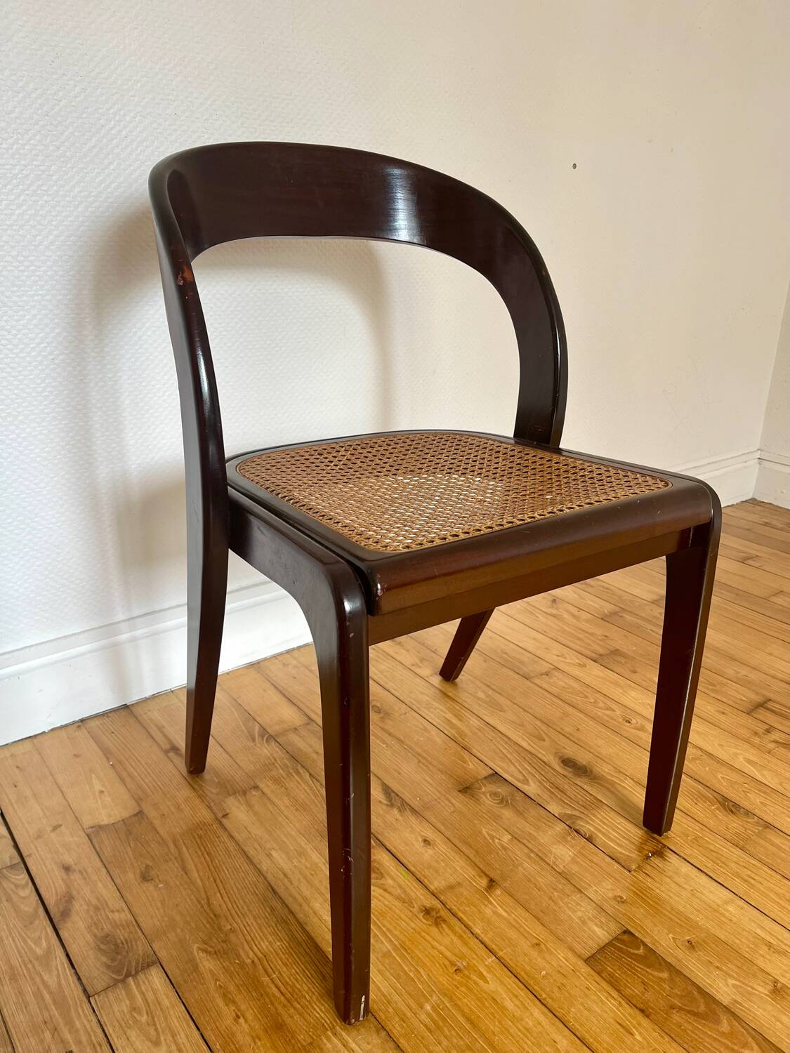 Chaise gondole cannée Baumann