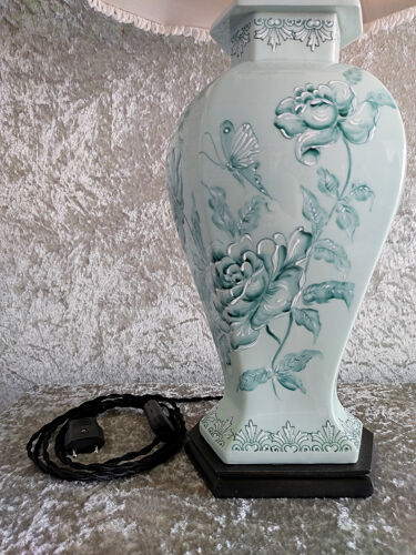 Lampe d'inspiration chinoise en porcelaine de Limoges