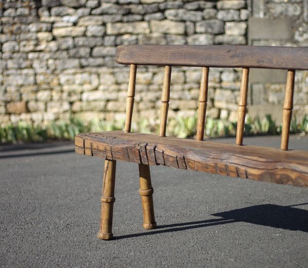 Grand banc bois vintage, banc bois ancien, banc artisanal, brutaliste, hall d'entrée