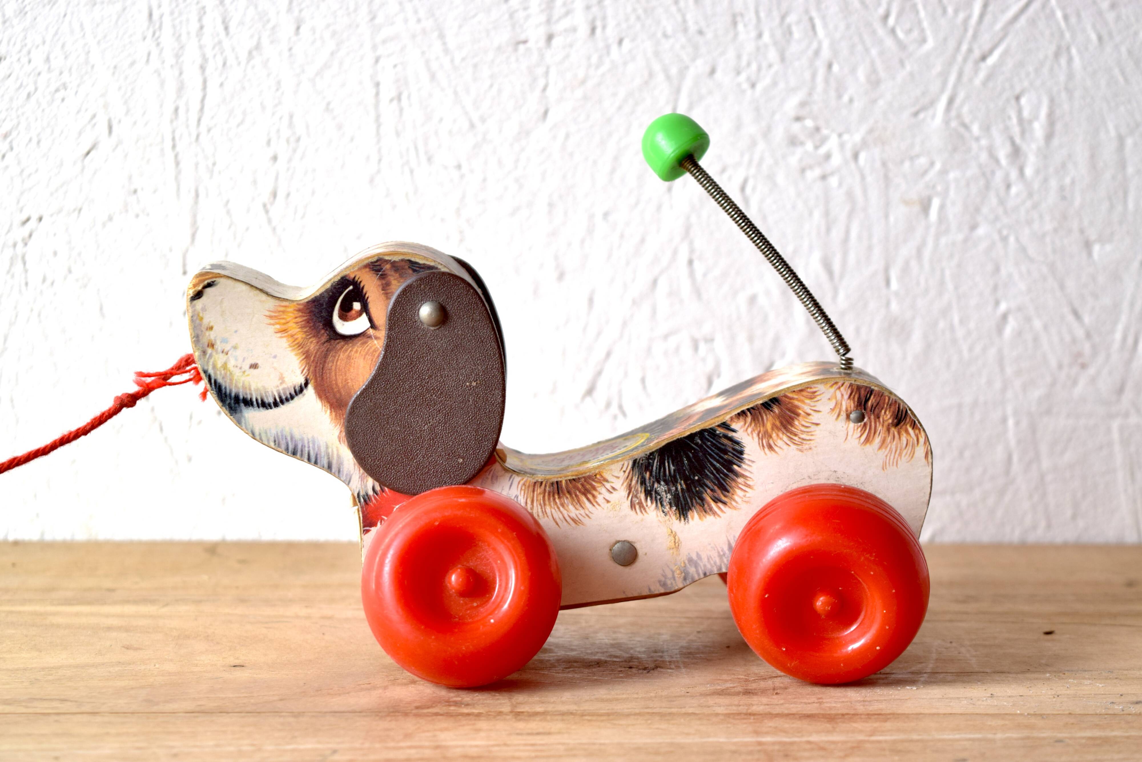 Little Snoopy - old Fisher-Price toy - small wooden dog to drag around - first edition: 1965