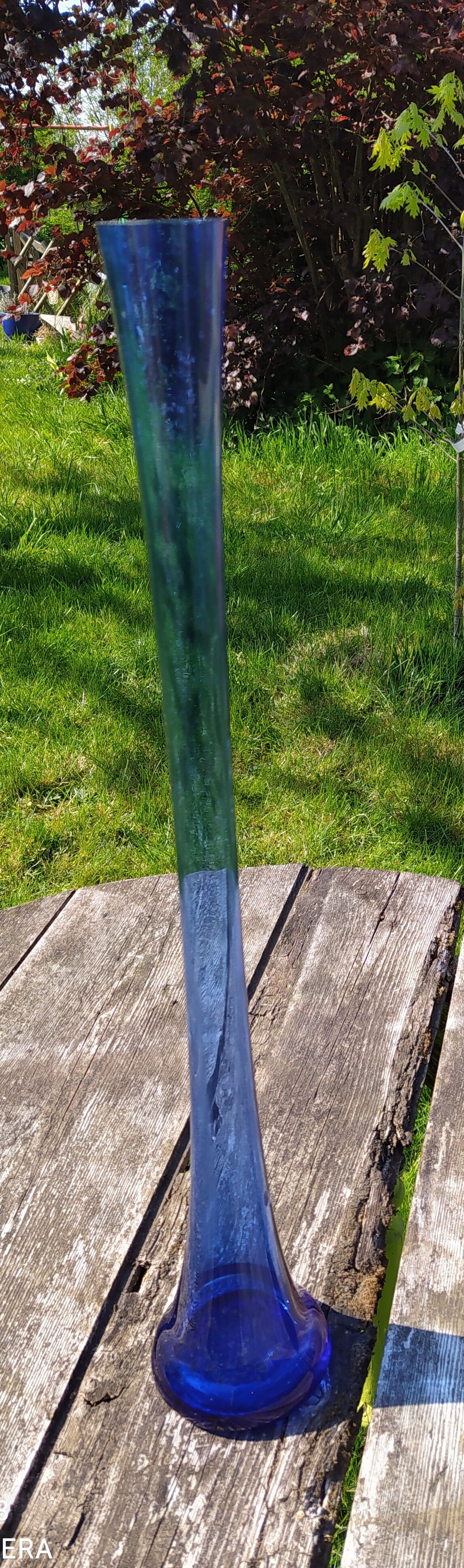 Vintage blue soliflore