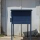 Bureau peint en bleu
