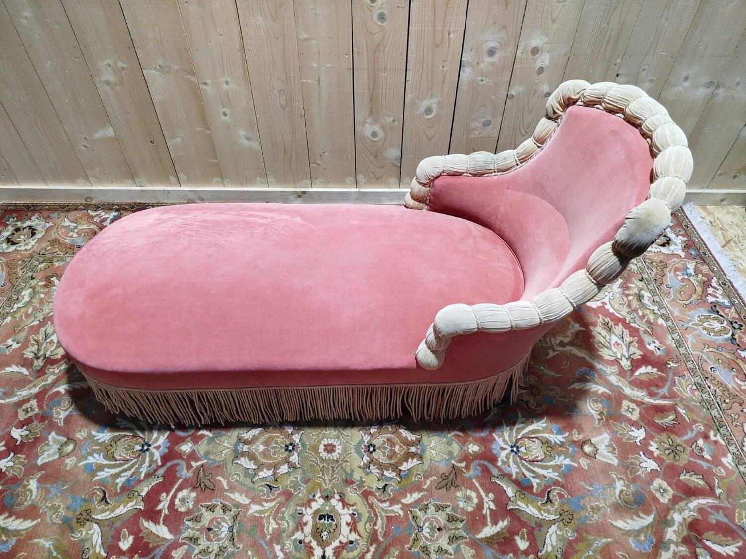 Napoleon III period pink velvet meridian.