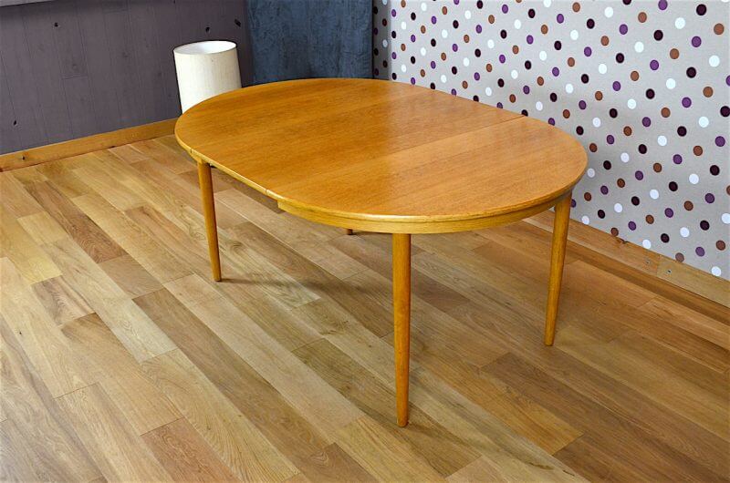 Scandinavian design round table in blond oak Farstrup vintage 1960