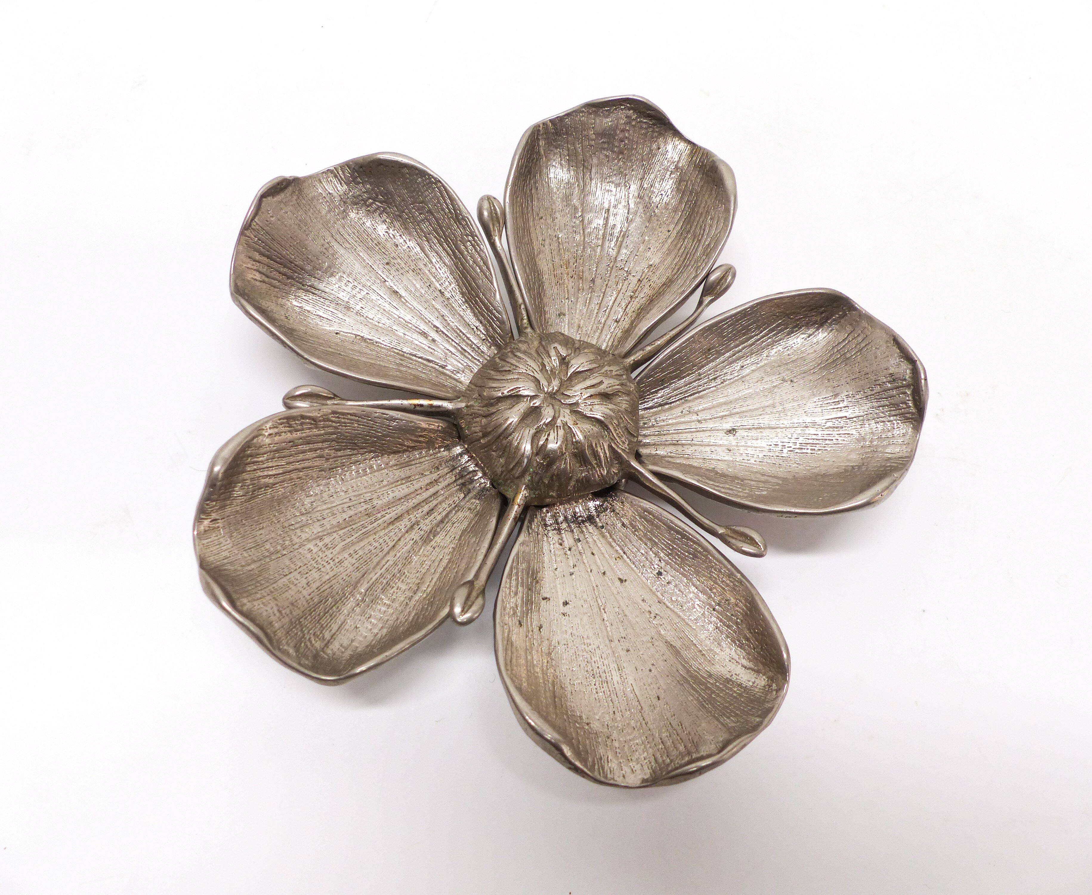 Cendrier fleur Gucci en métal argenté vintage 1970