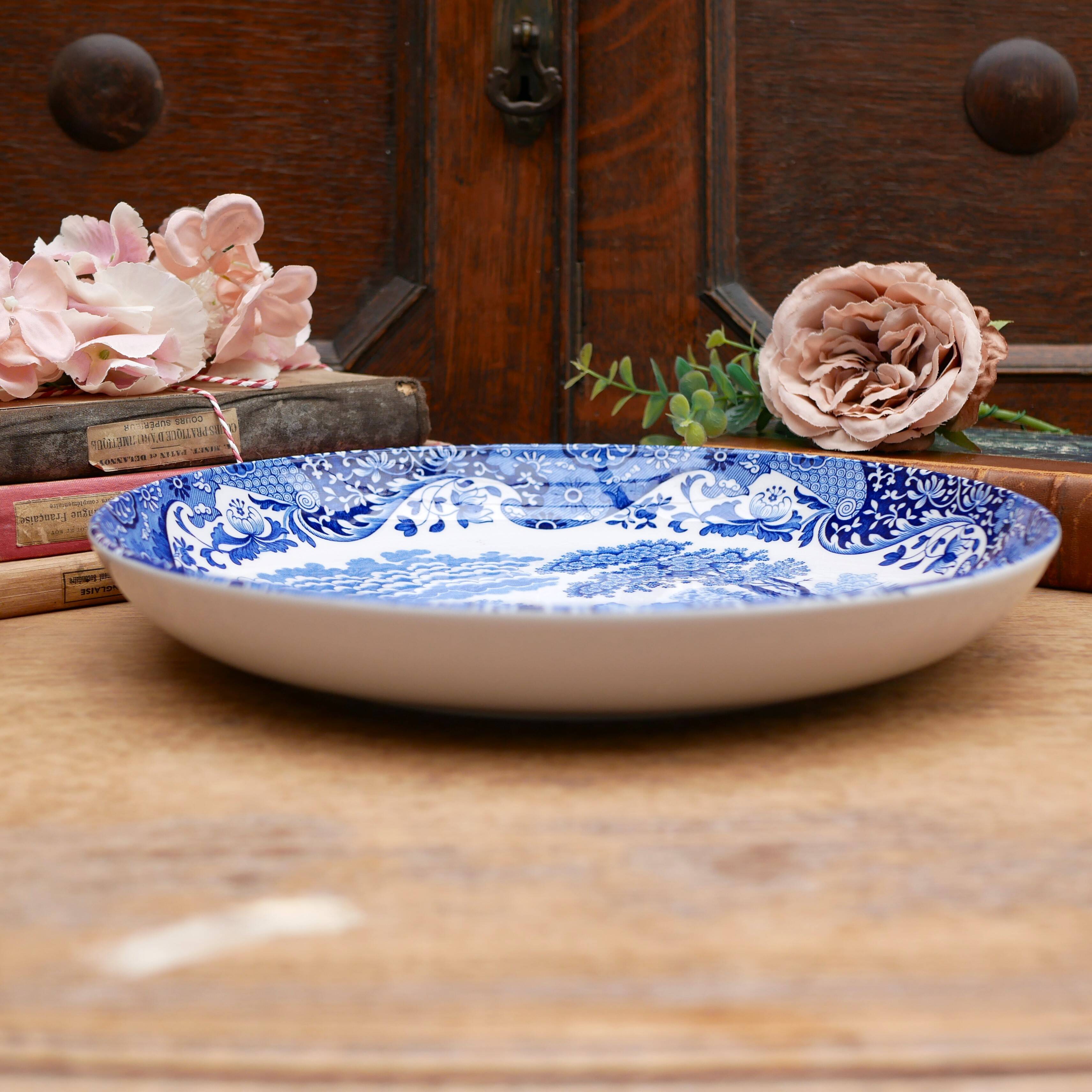 4 Spode pasta bowls in Italian design with a large serving bowl