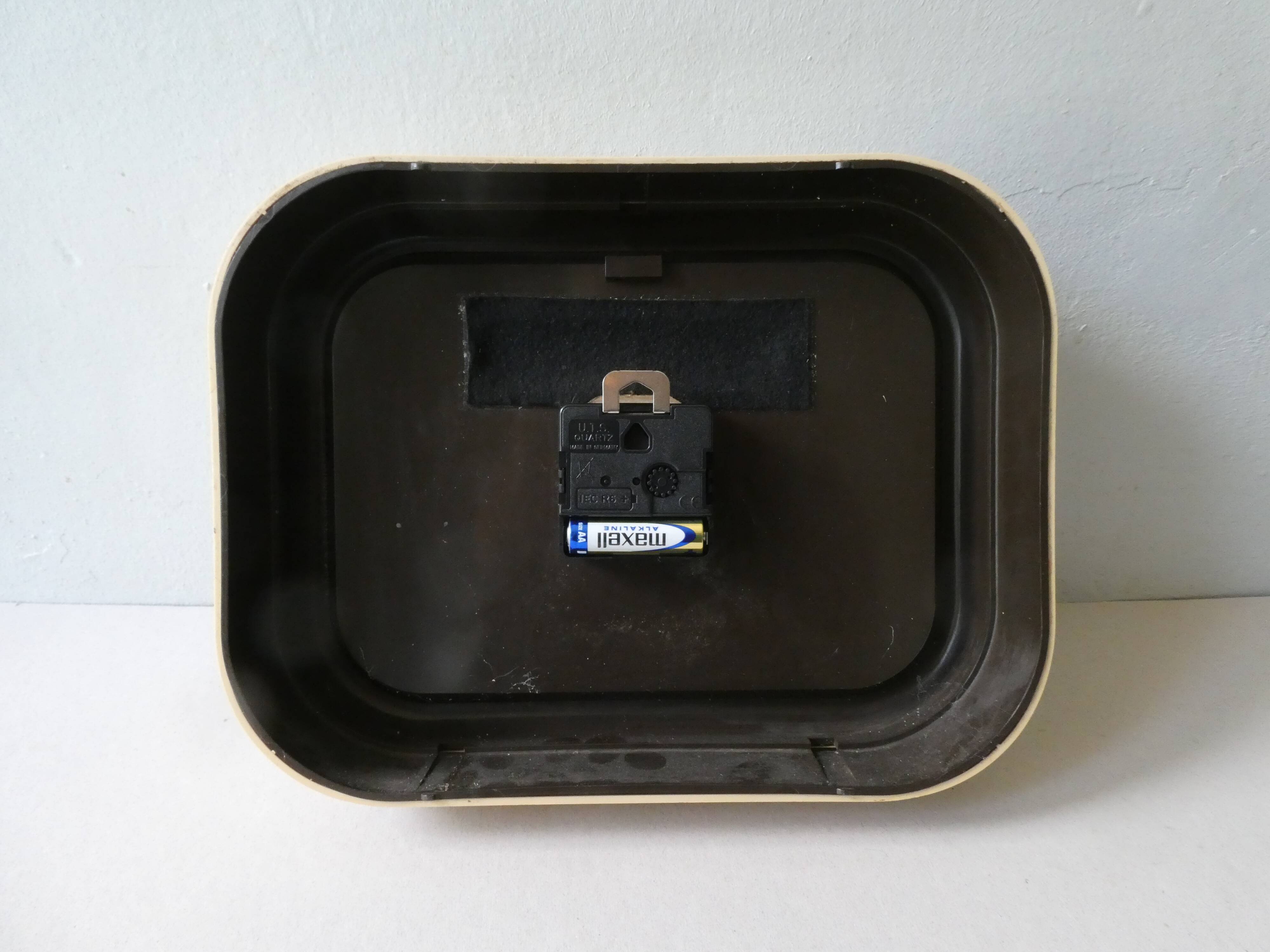 Pendulum, Jaz Electronic wall clock from the 70s