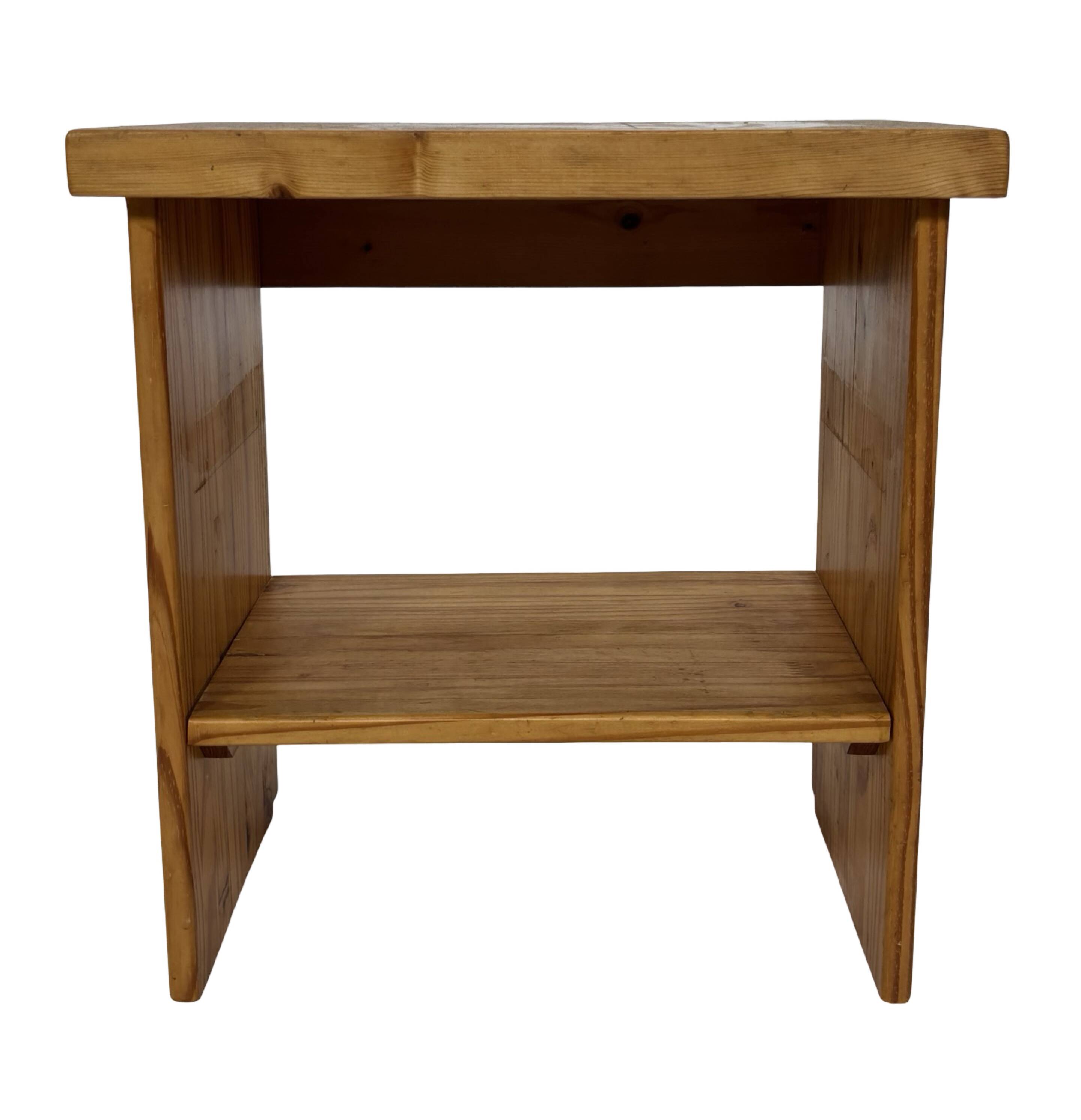 Vintage pinewood side table bedside table compact design 70's