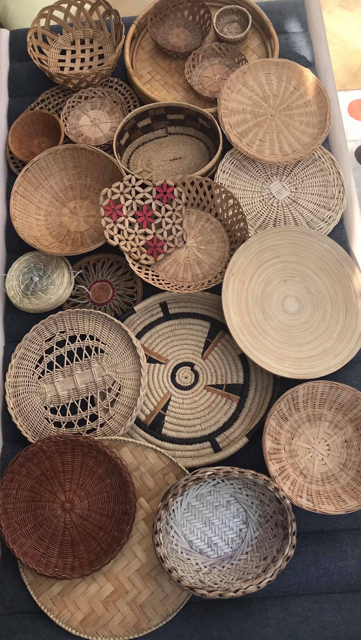 Set 23 decorative rattan baskets
