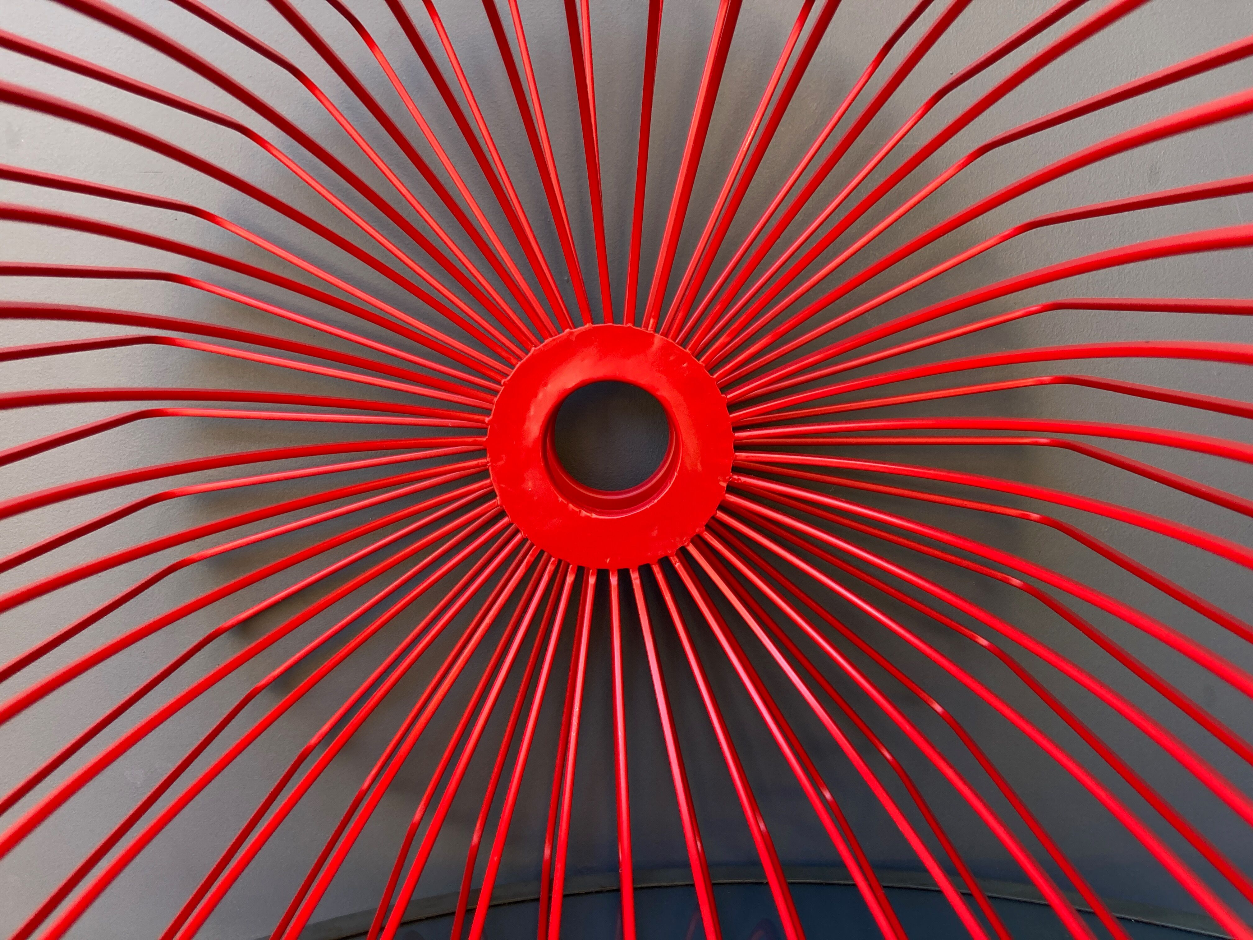 Coupe à fruit design metal rouge