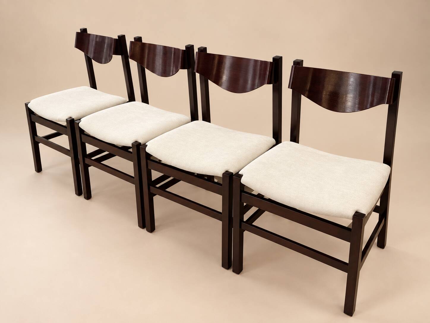 Chaises de gianfranco frattini en palissandre et velours - italie