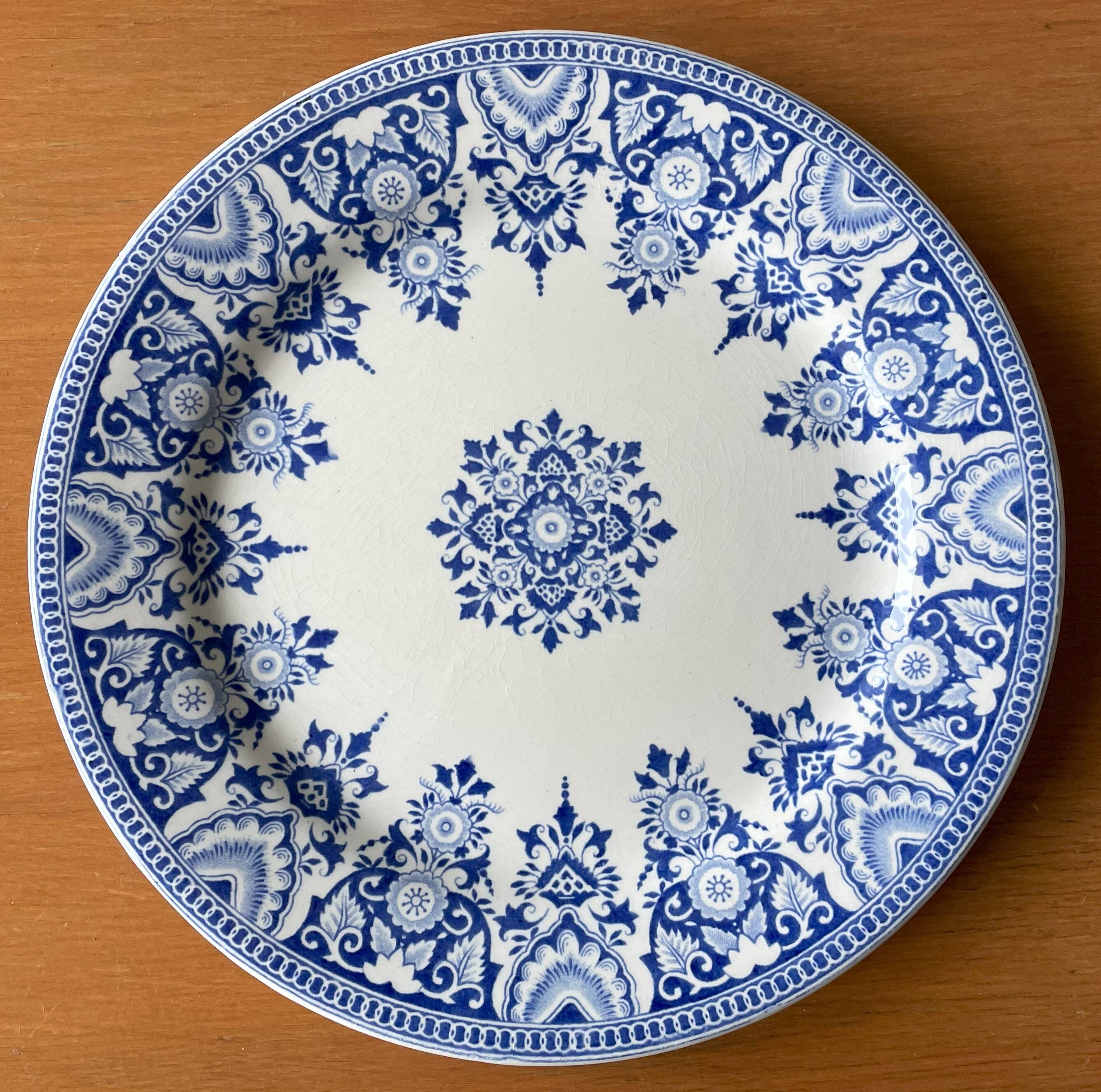 6 old flat plates in Gien earthenware