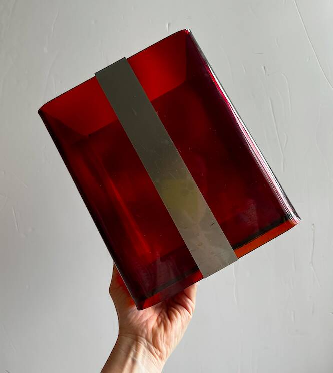 Paper bin Michel Dumas