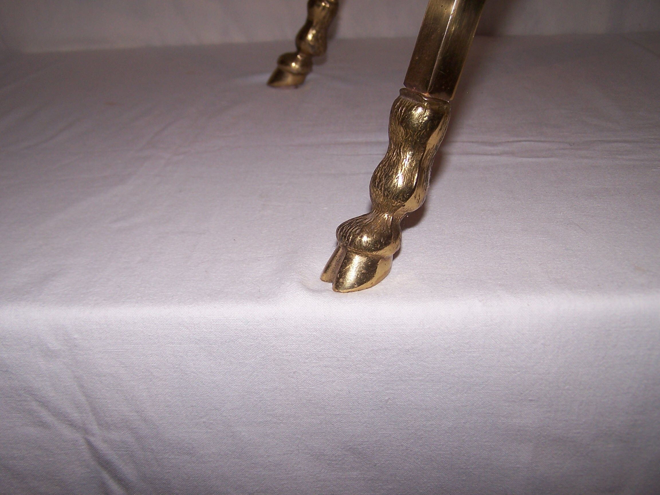 Italian coffee table oval ram feet - 60s