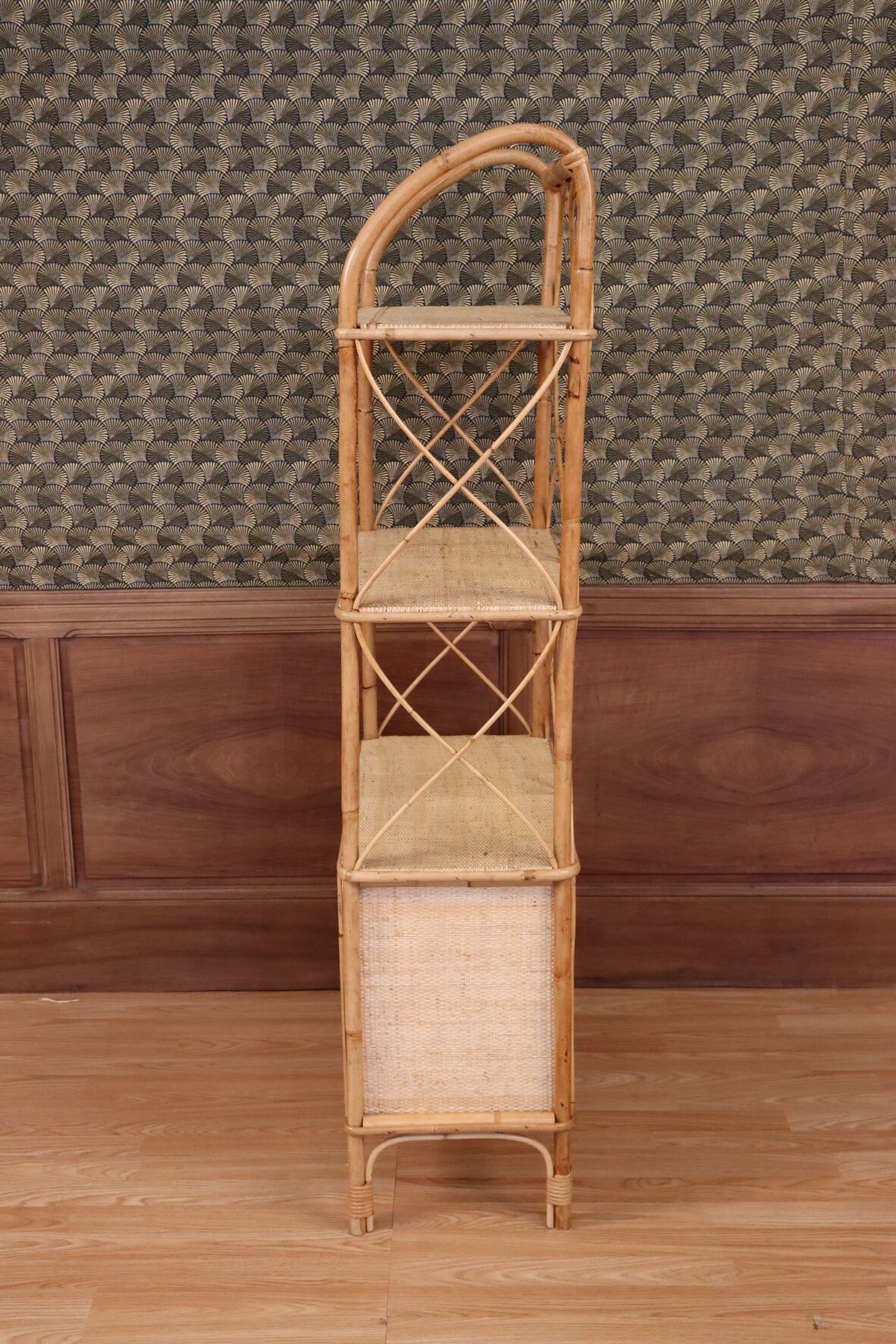 Stepper shelf Rattan