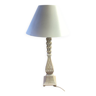 Lampe en bois sculpté