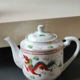 Chinese tea service/Teapot + 6 cups. In fine porcelain. Dragons/Phoenix decor. Feng Shui Rose Family Style. 70s