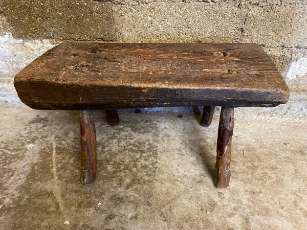 Banc de traite vernaculaire brutaliste ancien en chêne, France