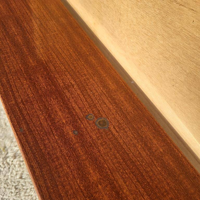 Tomado style string gold metal shelves