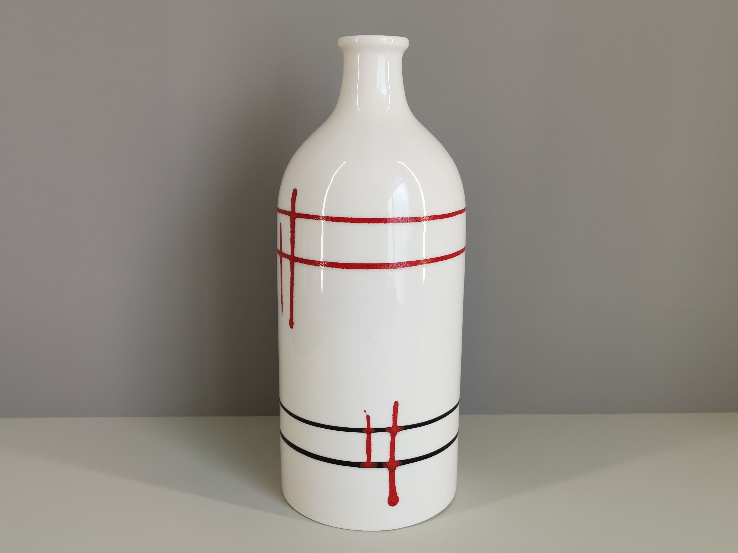 Vase French modernist graphics lines