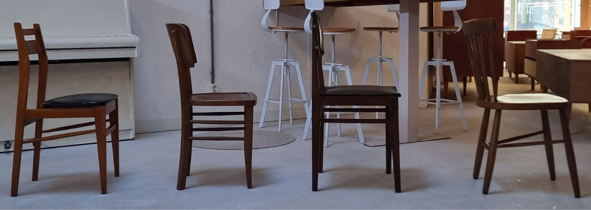 Chaises du milieu du siècle